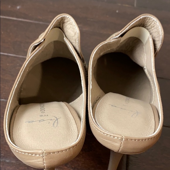 Lisa for Donald Pliner Heeled Mules - Picture 4 of 7